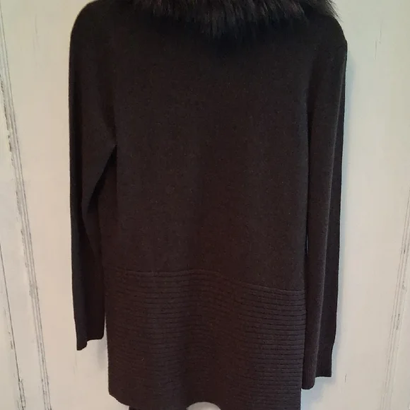 Nwt NEIMAN MARCUS 100% CASHMERE SWEATER WITH REAL FOX DETACHABLE COLLAR - Picture 3 of 7